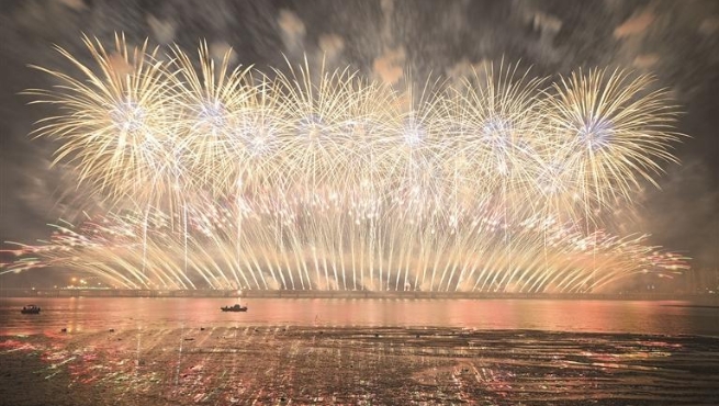 華彩盛世·金普海上焰火秀昨夜絢爛綻放